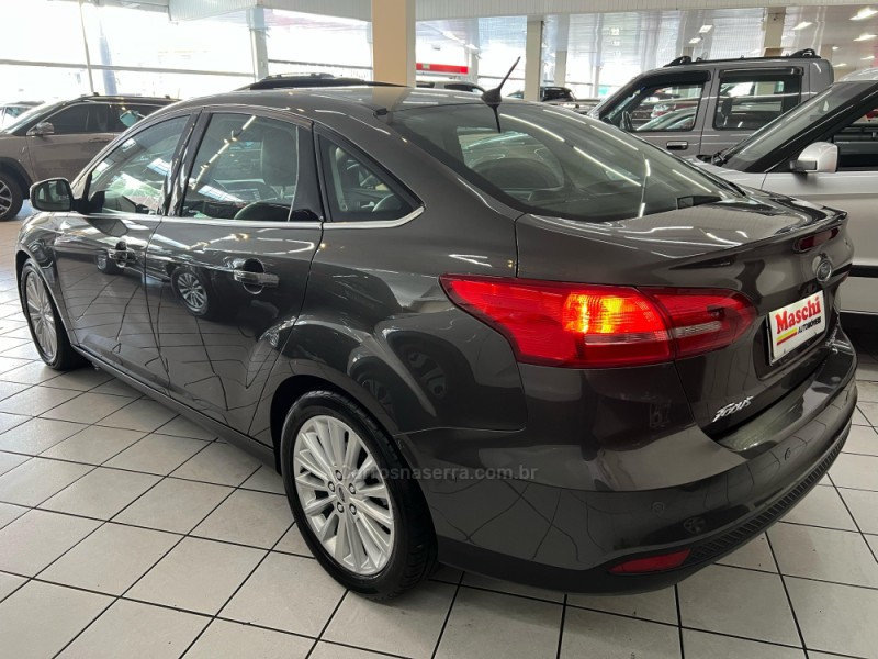 FOCUS 2.0 TITANIUM PLUS FASTBACK 16V FLEX 4P AUTOMÁTICO - 2016 - CAXIAS DO SUL