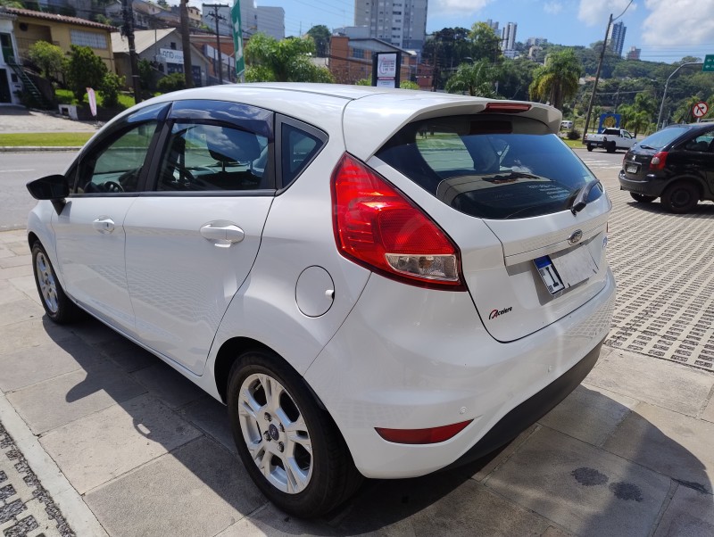 FIESTA 1.5 SE HATCH 16V FLEX 4P MANUAL - 2015 - CAXIAS DO SUL