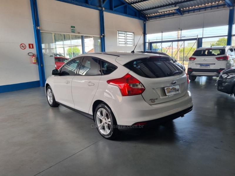 FOCUS 1.6 S 16V FLEX 4P MANUAL - 2014 - VACARIA