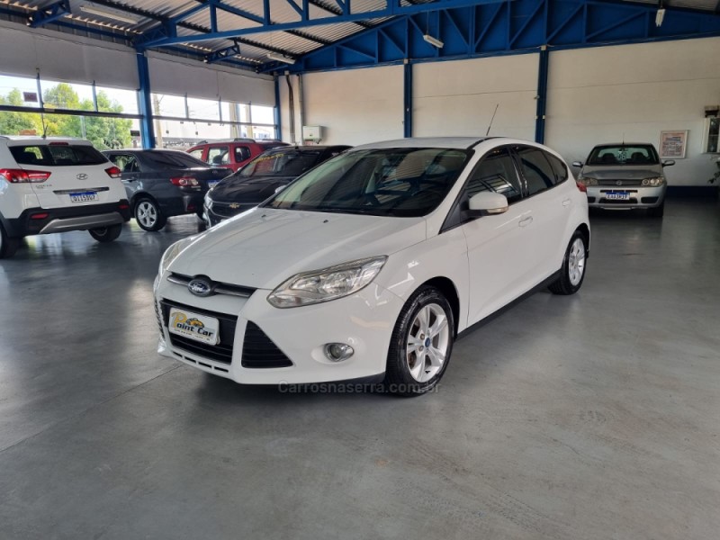 FOCUS 1.6 S 16V FLEX 4P MANUAL - 2014 - VACARIA