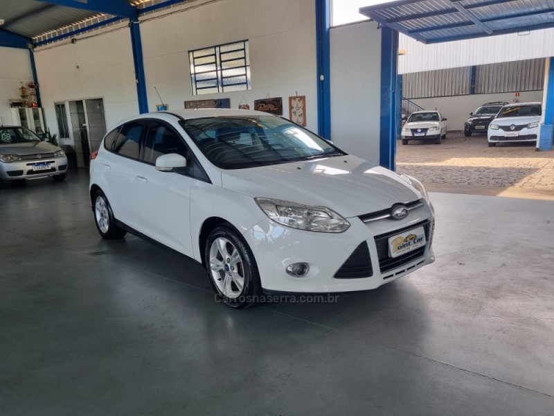 FOCUS 1.6 S 16V FLEX 4P MANUAL - 2014 - VACARIA