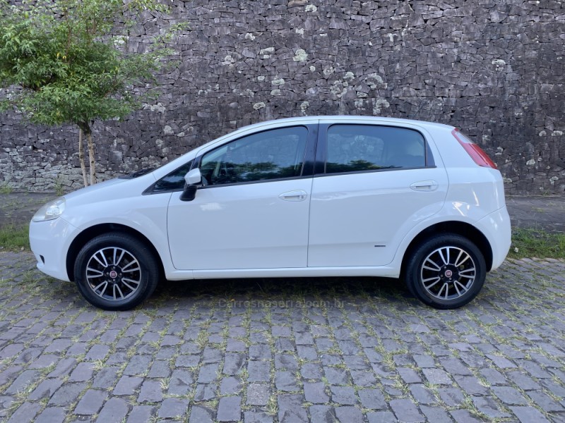 PUNTO 1.4 ATTRACTIVE 8V FLEX 4P MANUAL