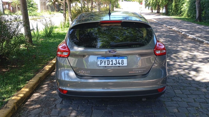 FOCUS 2.0 TITANIUM PLUS FASTBACK 16V FLEX 4P AUTOMÁTICO - 2016 - FARROUPILHA