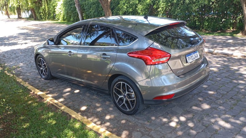 FOCUS 2.0 TITANIUM PLUS FASTBACK 16V FLEX 4P AUTOMÁTICO - 2016 - FARROUPILHA