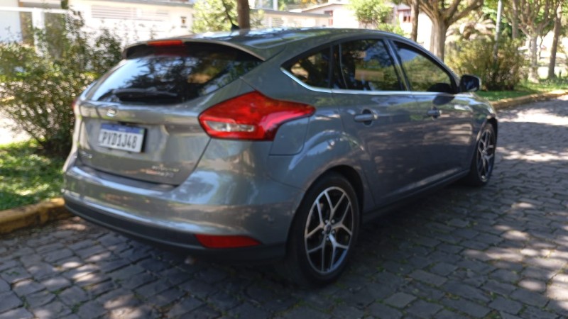 FOCUS 2.0 TITANIUM PLUS FASTBACK 16V FLEX 4P AUTOMÁTICO - 2016 - FARROUPILHA