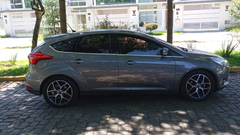 FOCUS 2.0 TITANIUM PLUS FASTBACK 16V FLEX 4P AUTOMÁTICO - 2016 - FARROUPILHA