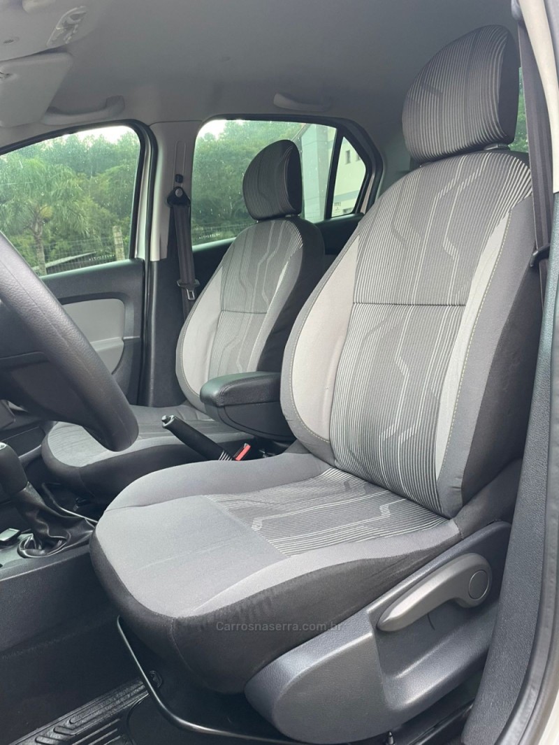 LOGAN 1.6 EXPRESSION 8V FLEX 4P MANUAL - 2017 - PAROBé