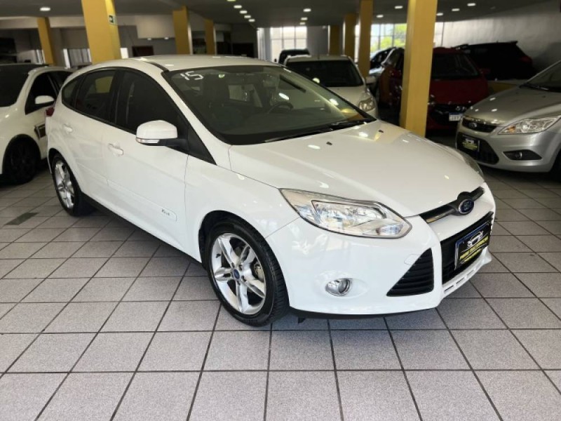 FOCUS 2.0 SE HATCH 16V FLEX 4P AUTO - 2015 - CAXIAS DO SUL