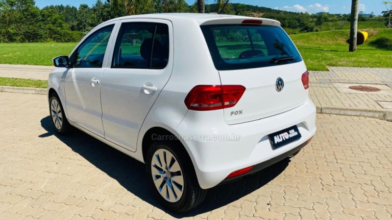 FOX 1.0 MI TRENDLINE 8V FLEX 4P MANUAL - 2015 - DOIS IRMãOS