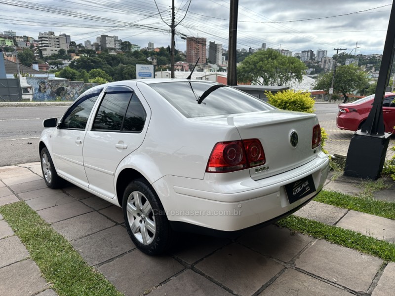 BORA 2.0 MI 8V FLEX 4P AUTOMÁTICO - 2010 - CAXIAS DO SUL