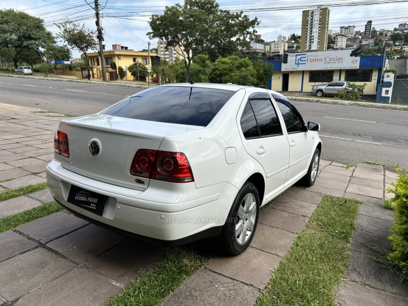 BORA 2.0 MI 8V FLEX 4P AUTOMÁTICO - 2010 - CAXIAS DO SUL