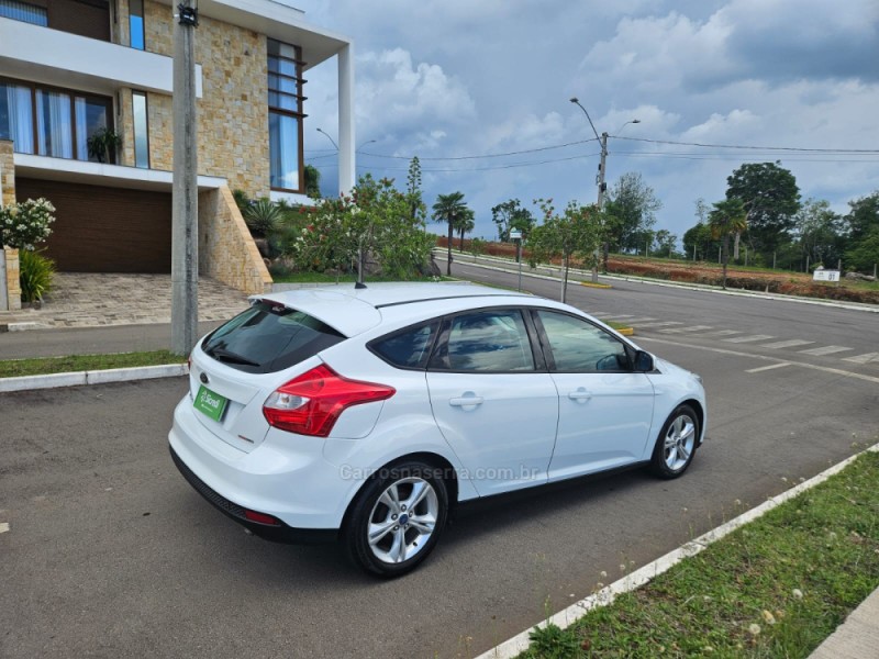 FOCUS 1.6 SE HATCH 16V FLEX 4P AUTOMÁTICO - 2014 - VERANóPOLIS