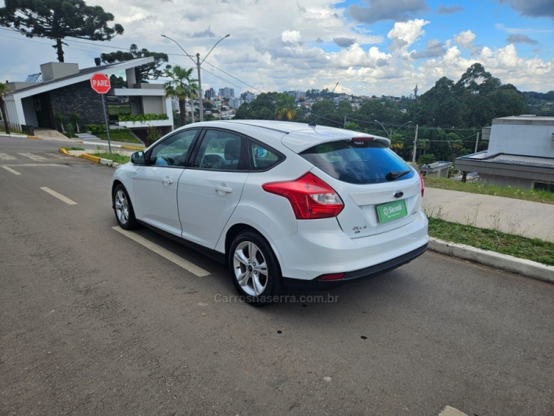 FOCUS 1.6 SE HATCH 16V FLEX 4P AUTOMÁTICO