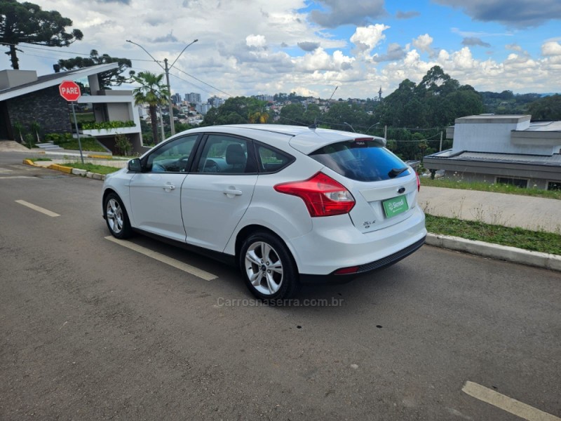 FOCUS 1.6 SE HATCH 16V FLEX 4P AUTOMÁTICO - 2014 - VERANóPOLIS