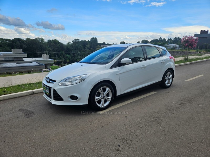 FOCUS 1.6 SE HATCH 16V FLEX 4P AUTOMÁTICO - 2014 - VERANóPOLIS