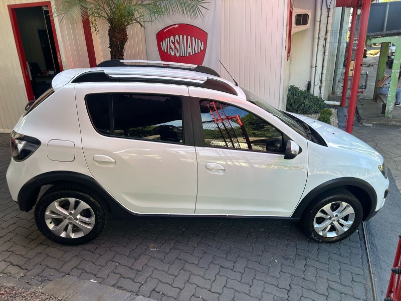 SANDERO 1.6 STEPWAY 8V FLEX 4P MANUAL - 2020 - TRêS COROAS