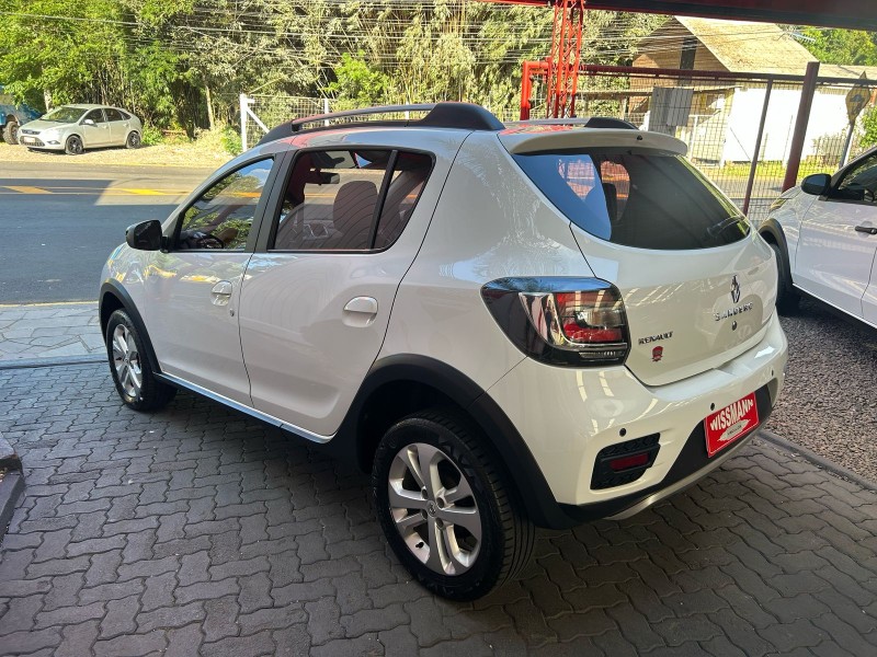 SANDERO 1.6 STEPWAY 8V FLEX 4P MANUAL - 2020 - TRêS COROAS