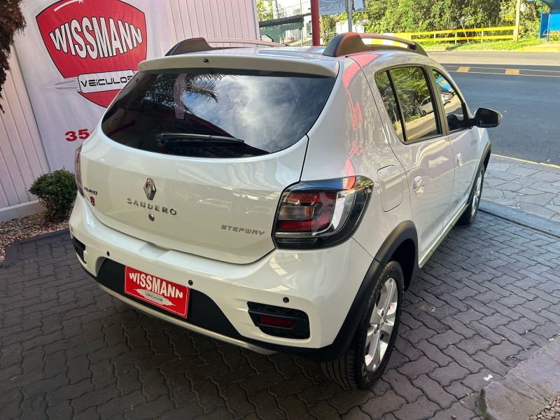 SANDERO 1.6 STEPWAY 8V FLEX 4P MANUAL - 2020 - TRêS COROAS