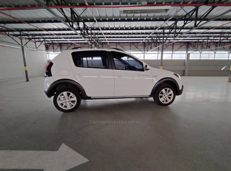 SANDERO 1.6 STEPWAY 8V FLEX 4P MANUAL - 2014 - SOMBRIO