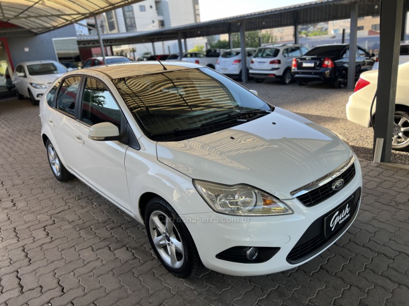 FOCUS 1.6 GLX 8V FLEX 4P MANUAL - 2013 - BOM PRINCíPIO