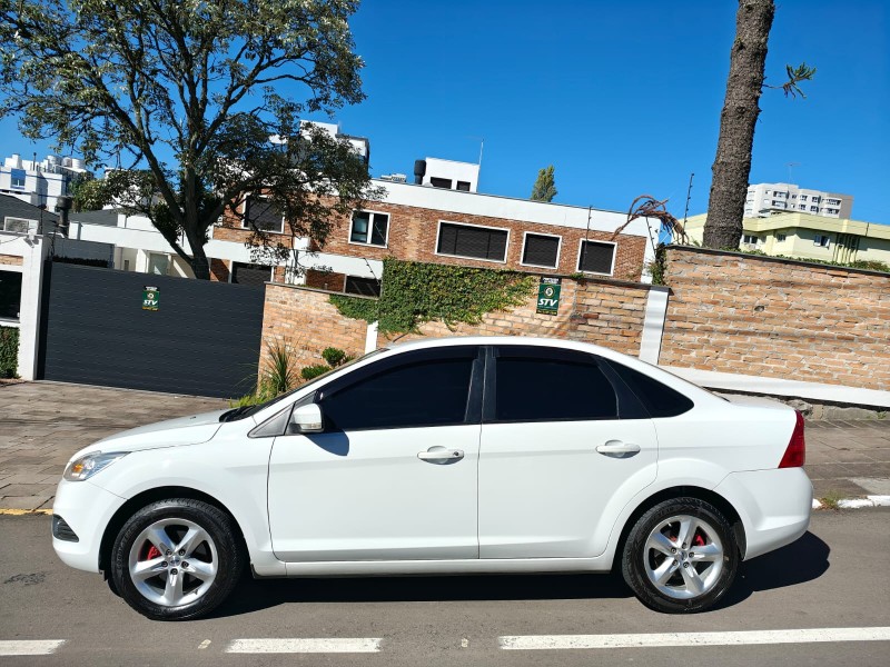 FOCUS 2.0 FC 16V GASOLINA 4P MANUAL - 2011 - FARROUPILHA