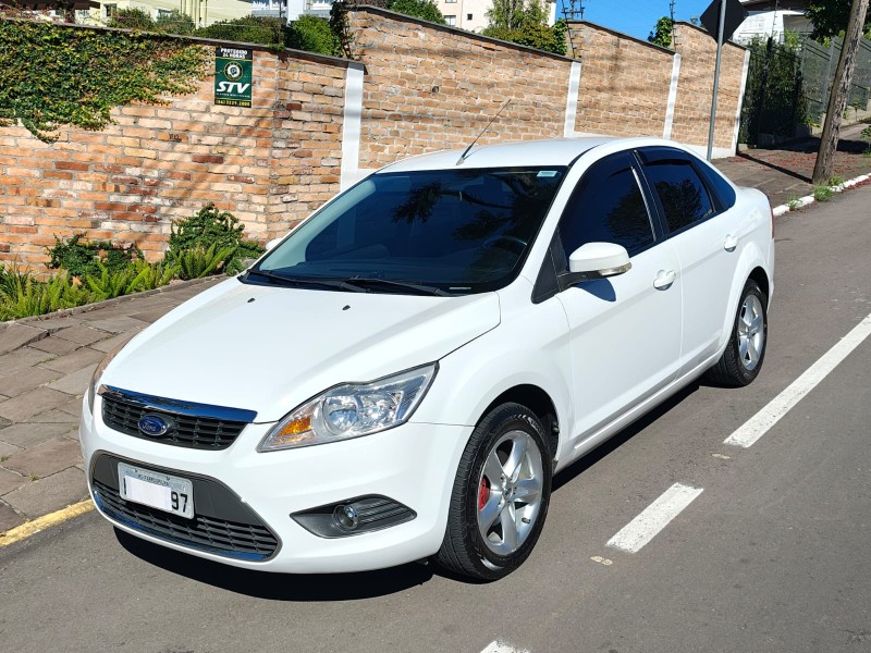 FOCUS 2.0 FC 16V GASOLINA 4P MANUAL - 2011 - FARROUPILHA