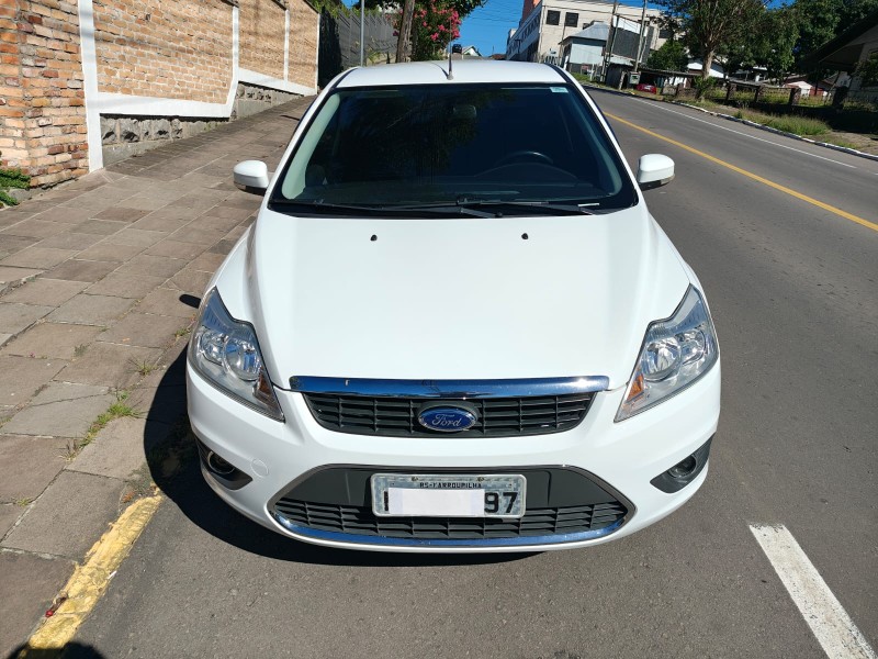 FOCUS 2.0 FC 16V GASOLINA 4P MANUAL - 2011 - FARROUPILHA