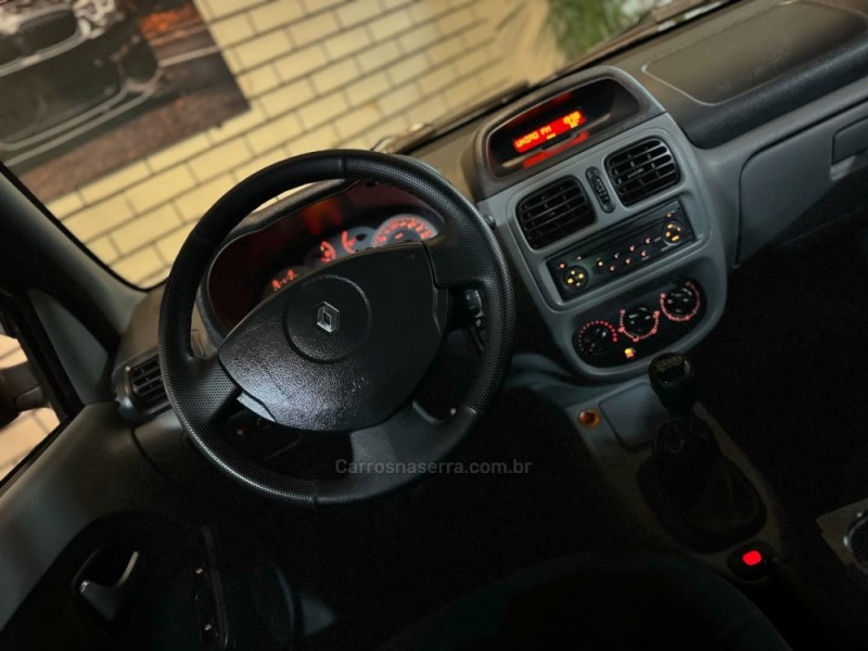 CLIO 1.6 EXPRESSION SEDAN 16V GASOLINA 4P MANUAL - 2006 - NOVO HAMBURGO