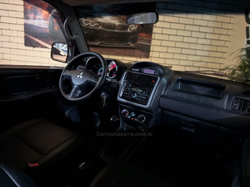 PAJERO TR4 2.0 4X4 16V FLEX 4P MANUAL - 2010 - NOVO HAMBURGO