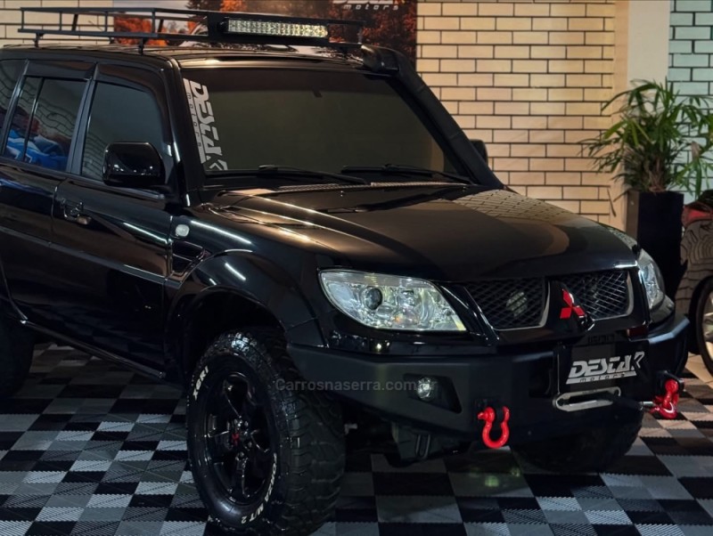 PAJERO TR4 2.0 4X4 16V FLEX 4P MANUAL - 2010 - NOVO HAMBURGO
