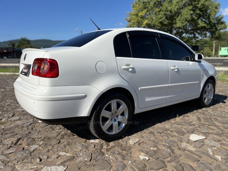 POLO 1.6 MI 8V FLEX 4P MANUAL - 2011 - DOIS IRMãOS