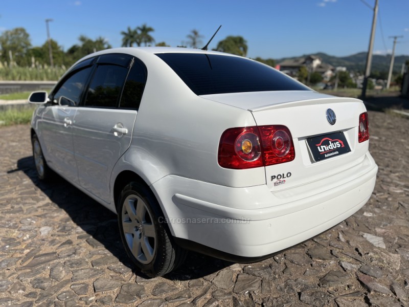 POLO 1.6 MI 8V FLEX 4P MANUAL - 2011 - DOIS IRMãOS