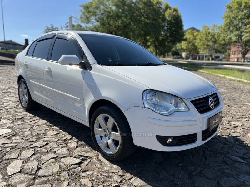 POLO 1.6 MI 8V FLEX 4P MANUAL - 2011 - DOIS IRMãOS