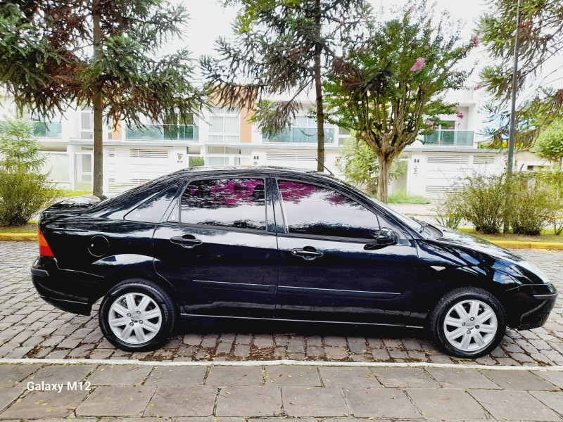 FOCUS 2.0 GHIA SEDAN 16V GASOLINA 4P AUTOMÁTICO - 2004 - FARROUPILHA