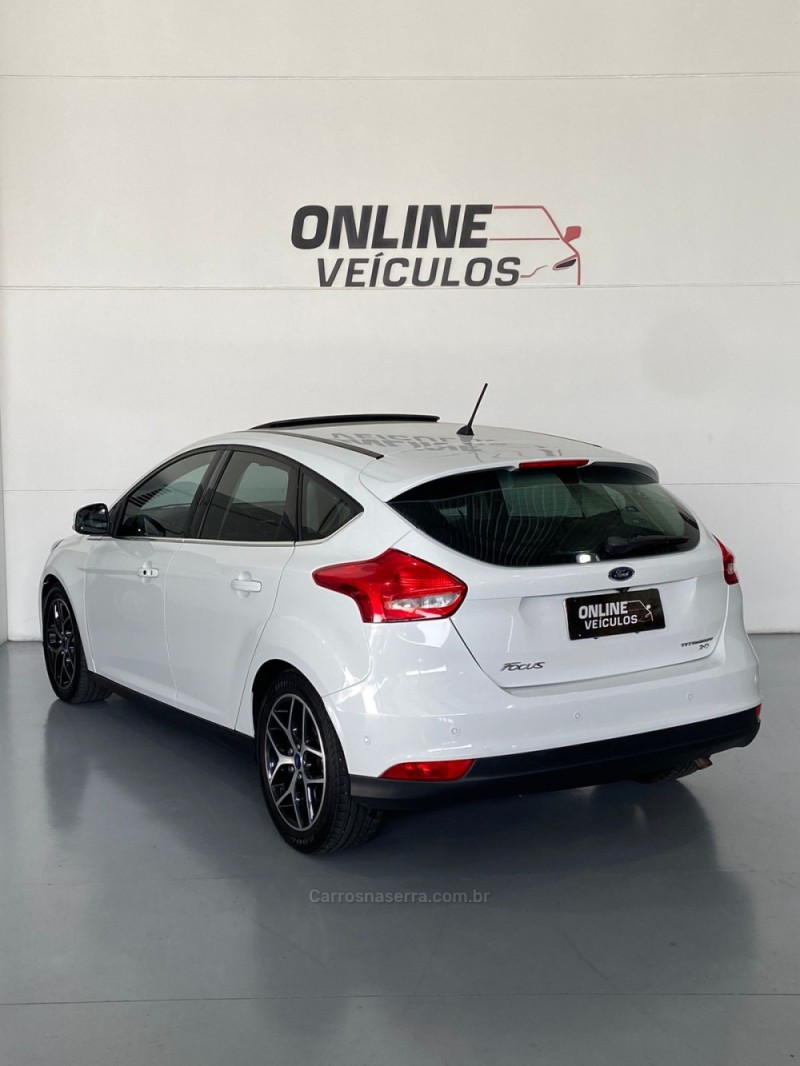 FOCUS 2.0 TITANIUM PLUS HATCH 16V FLEX 4P AUTO - 2017 - FARROUPILHA