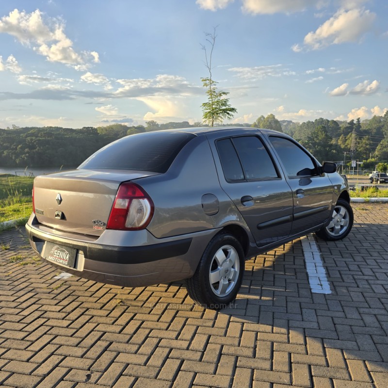 CLIO 1.6 EXPRESSION SEDAN 16V FLEX 4P MANUAL - 2006 - CAXIAS DO SUL