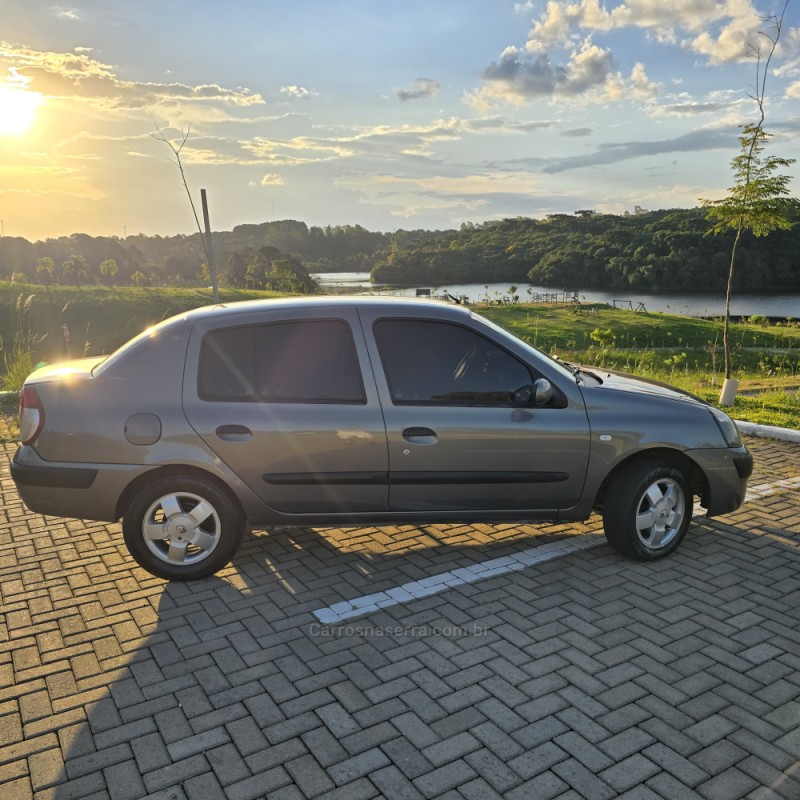 CLIO 1.6 EXPRESSION SEDAN 16V FLEX 4P MANUAL - 2006 - CAXIAS DO SUL