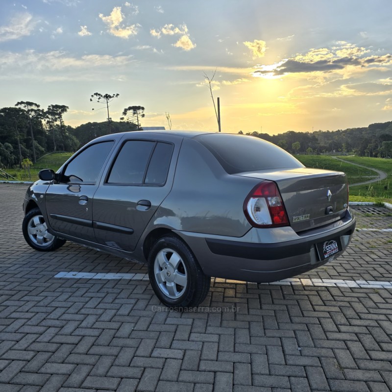 CLIO 1.6 EXPRESSION SEDAN 16V FLEX 4P MANUAL - 2006 - CAXIAS DO SUL