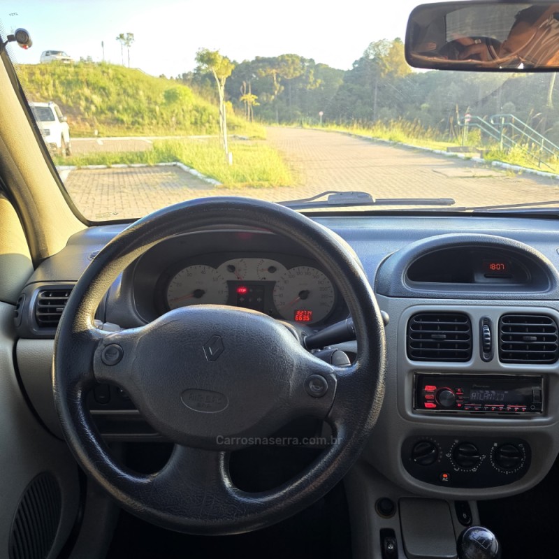 CLIO 1.6 EXPRESSION SEDAN 16V FLEX 4P MANUAL - 2006 - CAXIAS DO SUL