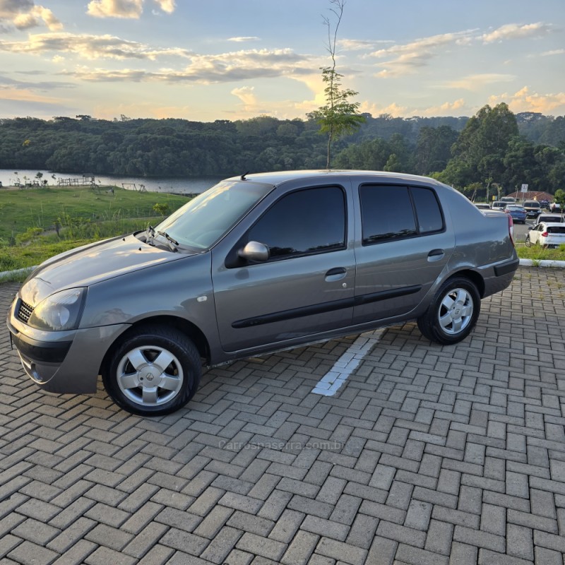 CLIO 1.6 EXPRESSION SEDAN 16V FLEX 4P MANUAL - 2006 - CAXIAS DO SUL