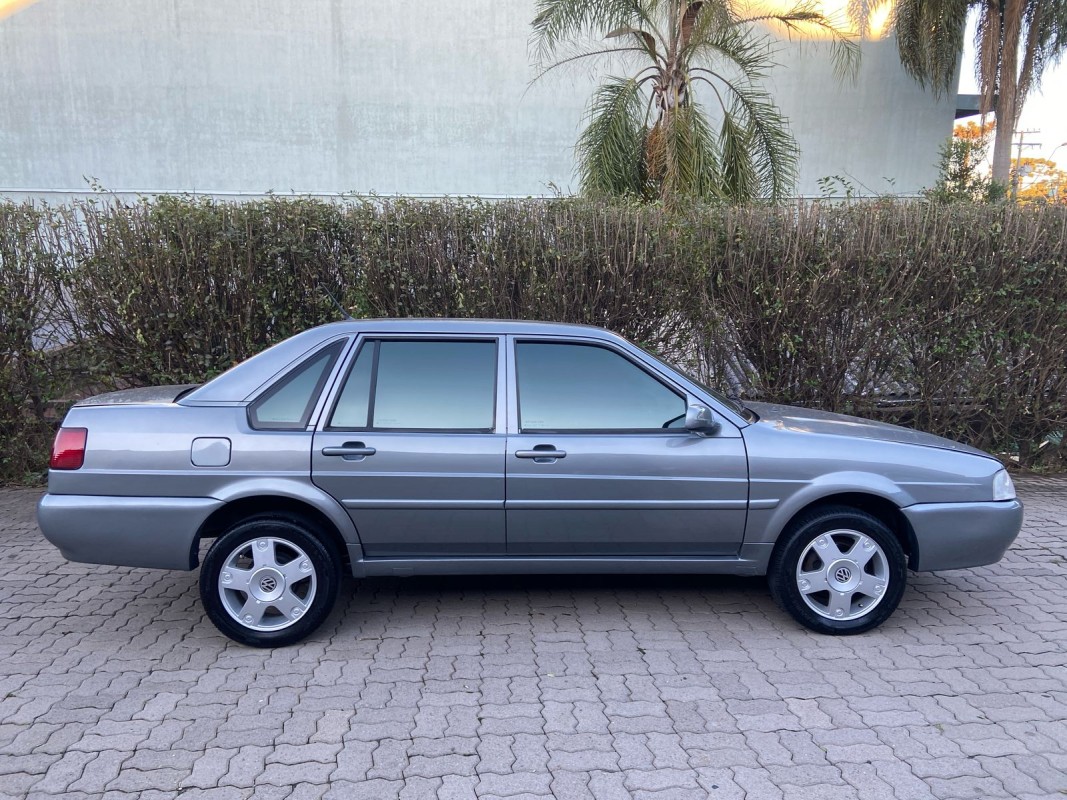 SANTANA 2.0 MI COMFORTLINE 8V GASOLINA 4P MANUAL - 2002 - CAXIAS DO SUL