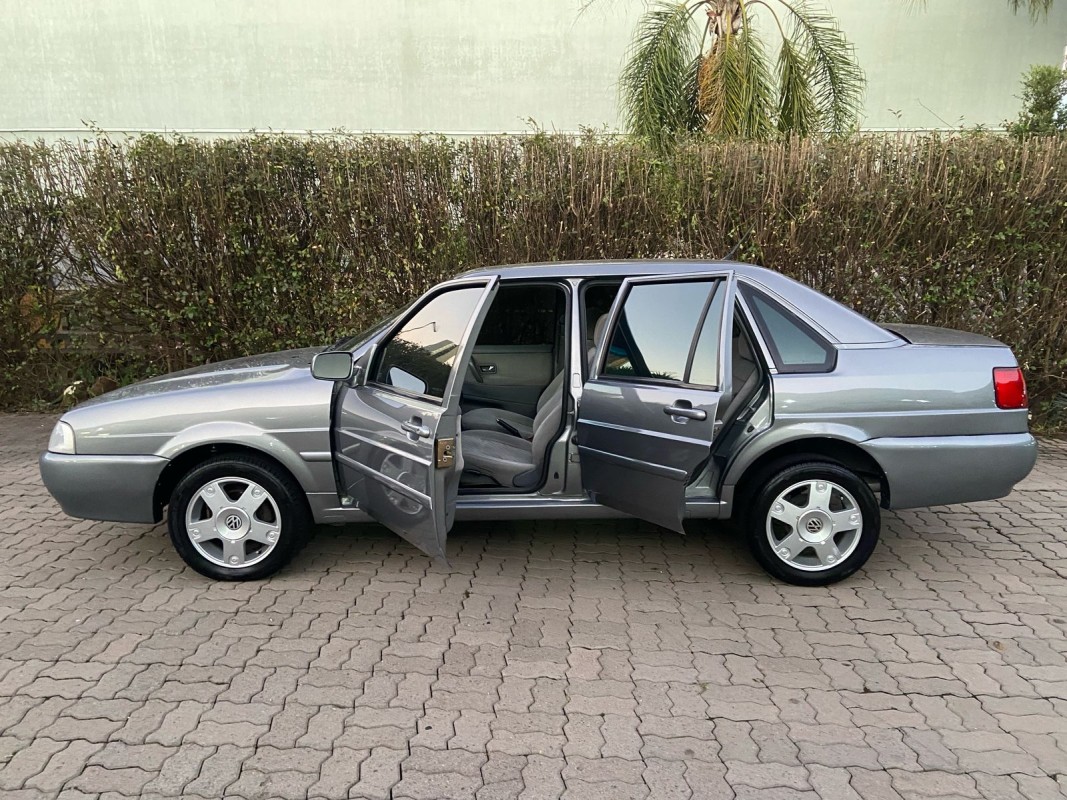 SANTANA 2.0 MI COMFORTLINE 8V GASOLINA 4P MANUAL - 2002 - CAXIAS DO SUL