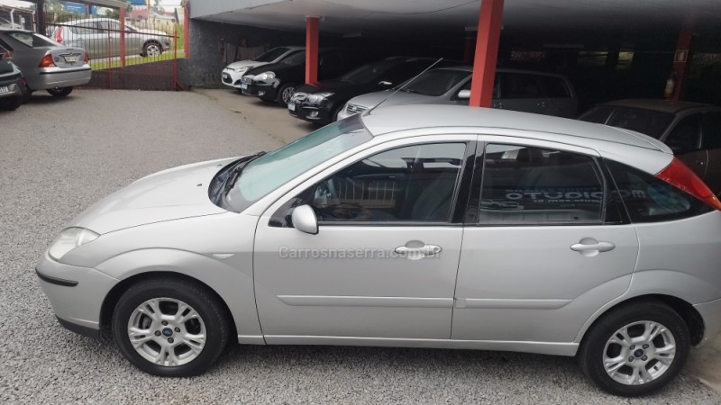 FOCUS 1.6 GLX 8V FLEX 4P MANUAL - 2009 - FARROUPILHA