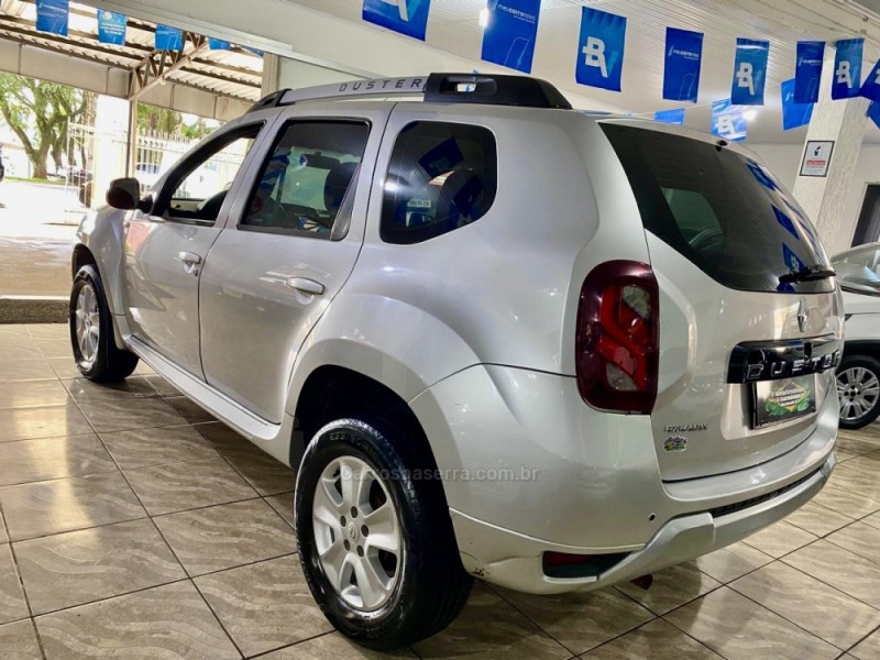 DUSTER 1.6 DYNAMIQUE 4X2 16V FLEX 4P MANUAL - 2017 - LAGOA VERMELHA