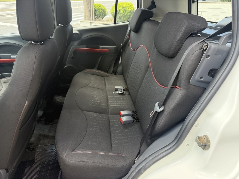 UNO 1.4 EVO SPORTING 8V FLEX 4P MANUAL - 2013 - FARROUPILHA