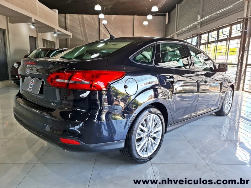 FOCUS 2.0 SE PLUS SEDAN 16V FLEX 4P AUTOMÁTICO - 2017 - NOVO HAMBURGO