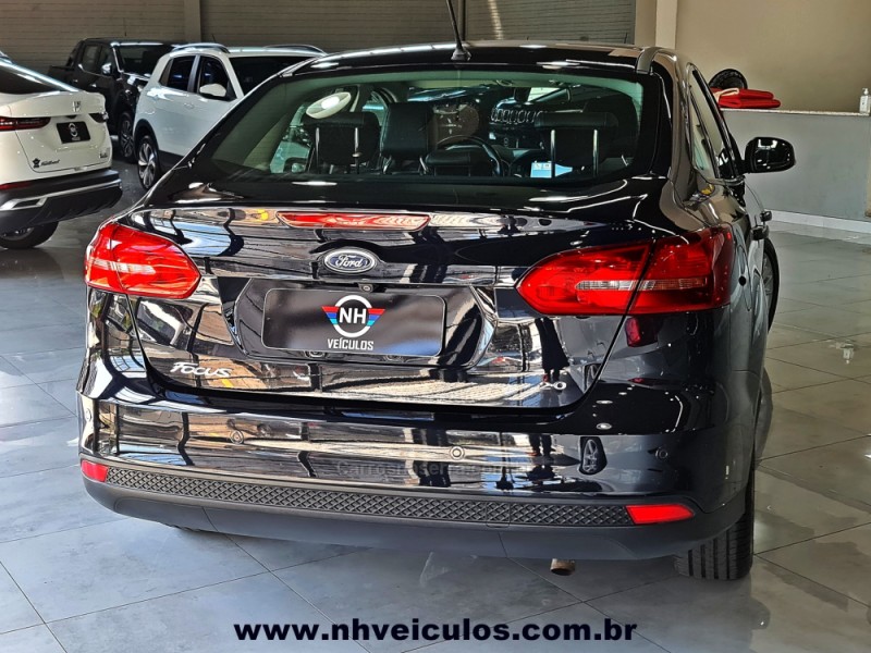 FOCUS 2.0 SE PLUS SEDAN 16V FLEX 4P AUTOMÁTICO - 2017 - NOVO HAMBURGO