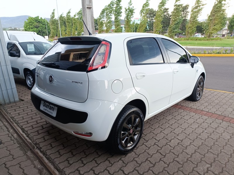 PUNTO 1.4 ATTRACTIVE ITALIA 8V FLEX 4P MANUAL - 2016 - BOM PRINCíPIO