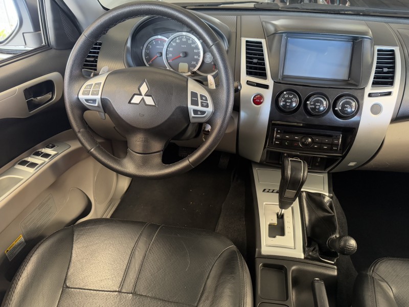 PAJERO DAKAR 3.2 HPE 4X4 7 LUGARES 16V TURBO INTERCOOLER DIESEL 4P AUTOMÁTICO - 2016 - FARROUPILHA