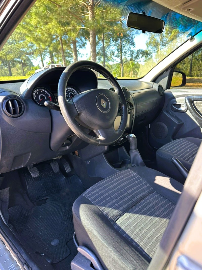 SANDERO 1.6 PRIVILÉGE 8V HI-FLEX 4P MANUAL - 2014 - SãO SEBASTIãO DO CAí